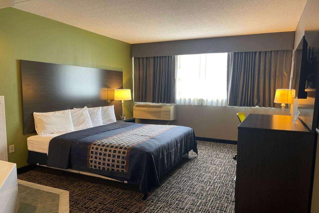Wingate By Wyndham Lake George Exterior photo